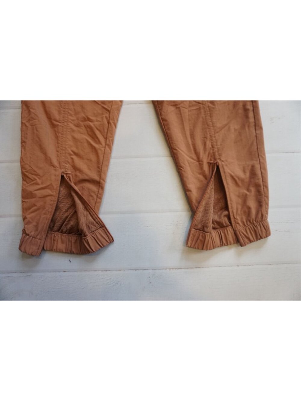 GapFit Womens Brown Crinkle Jogger Pants - SIze S - Picture 9 of 10